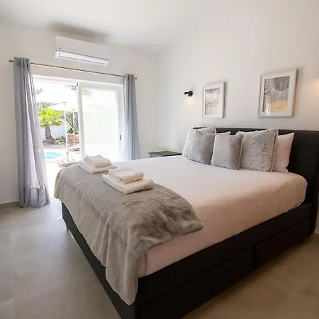 Pomba Beautifully Renovated With Heated Pool! Villa *