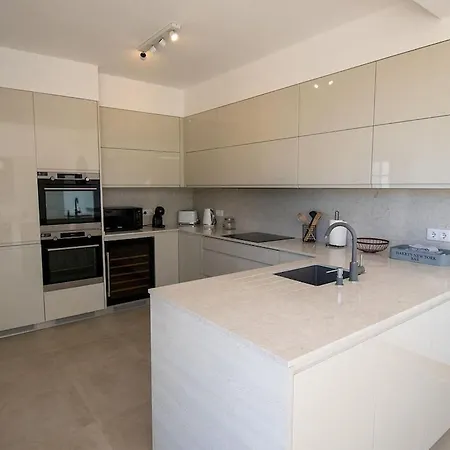 Pomba Beautifully Renovated With Heated Pool!