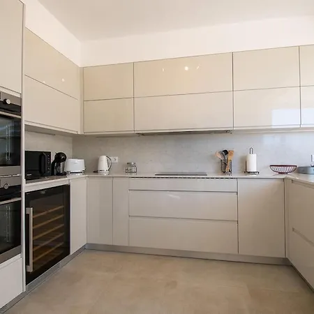 Pomba Beautifully Renovated With Heated Pool!