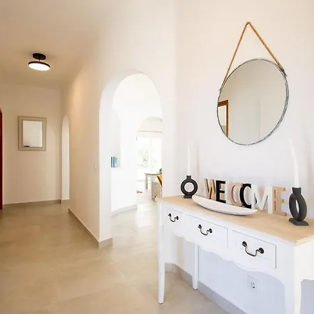 Pomba Beautifully Renovated With Heated Pool!