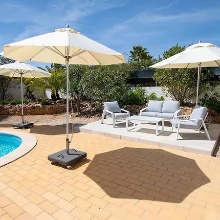 Pomba Beautifully Renovated With Heated Pool! Villa
