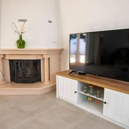 Pomba Beautifully Renovated With Heated Pool!