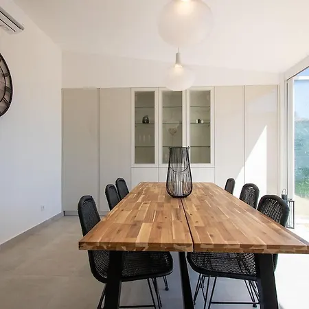 Villa Pomba Beautifully Renovated With Heated Pool! *