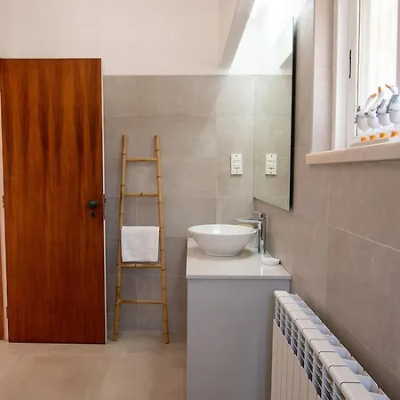 Pomba Beautifully Renovated With Heated Pool!