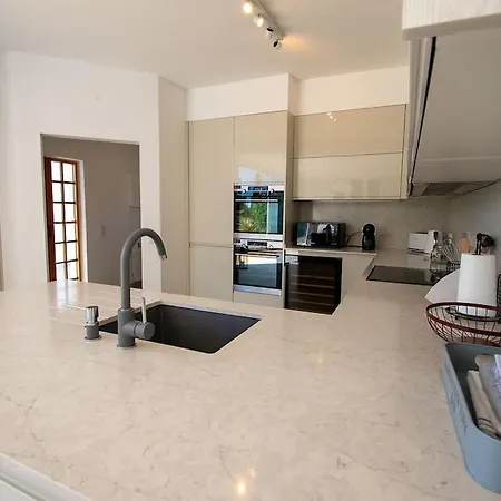 Pomba Beautifully Renovated With Heated Pool! Villa *