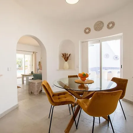Villa Pomba Beautifully Renovated With Heated Pool!