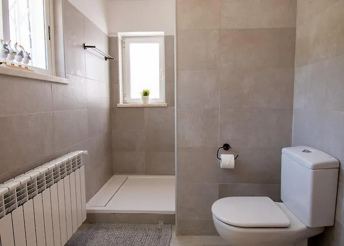 Villa Pomba Beautifully Renovated With Heated Pool! Carvoeiro