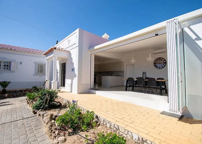 Pomba Beautifully Renovated With Heated Pool! * Carvoeiro