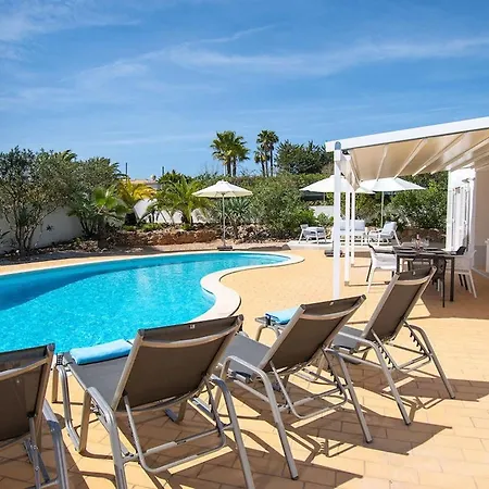 빌라 Pomba Beautifully Renovated With Heated Pool! 카르보에이루